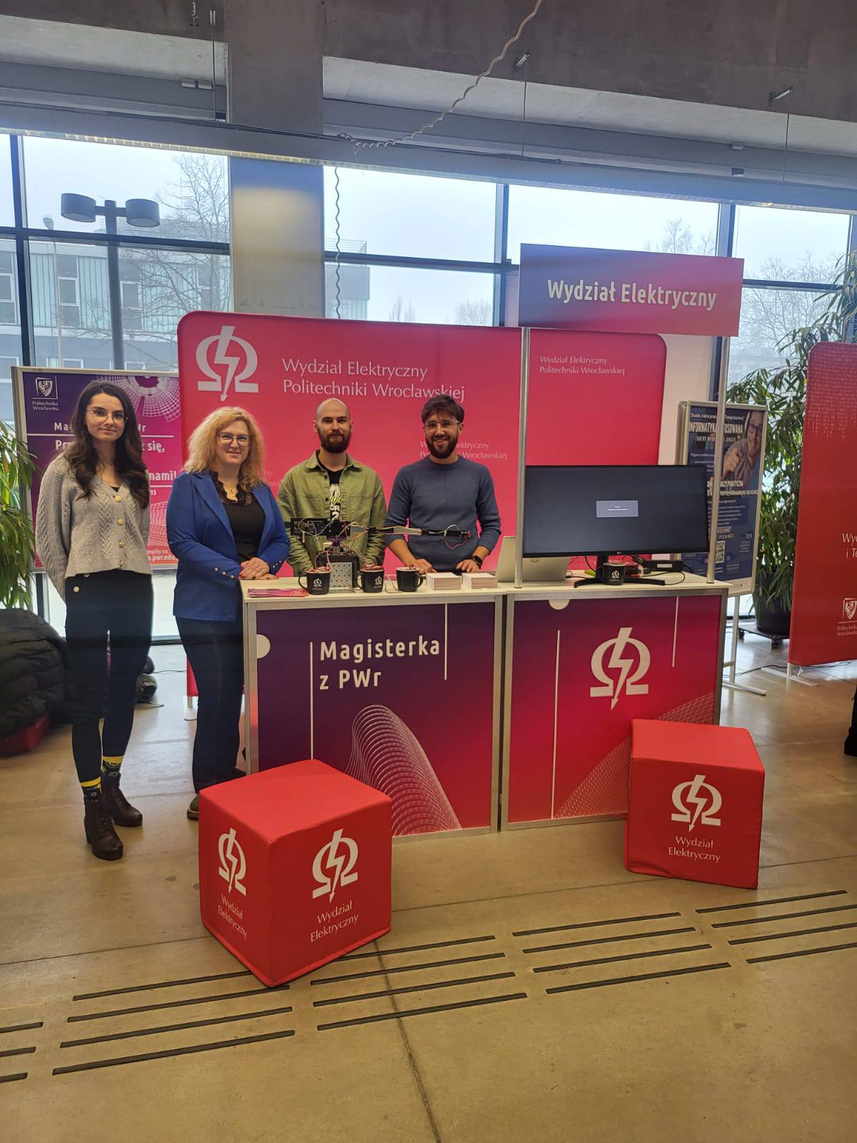 Przedstawiciele W5 w budynku C13